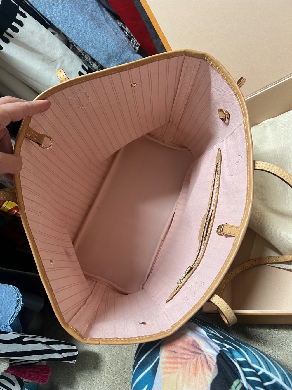 Authentic Louis Vuitton Damier Azur Tote with Pink Interior and Vachetta Trim - Picture 13 of 17